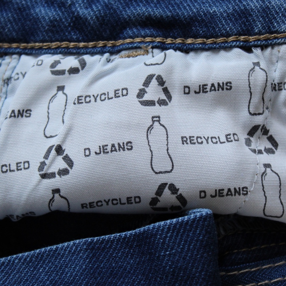 Medium Wash Pleat Front Mid-Length Denim Shorts - Picture 6 of 7
